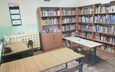 Biblioteka i miejsca do czytania w SP w Nielepie